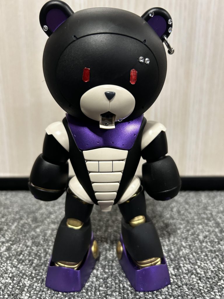 名前わからんけど耳の100均のキラキラのやつはピアスらしく、耳、眉、口の中にあります。リングのピアスはほんまもんのピアスでほんまに穴開けてつけてます。