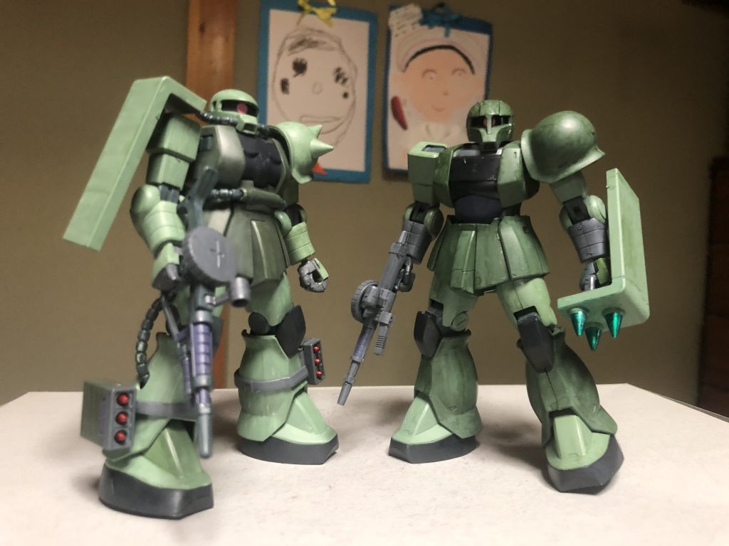 旧ザクと並べる