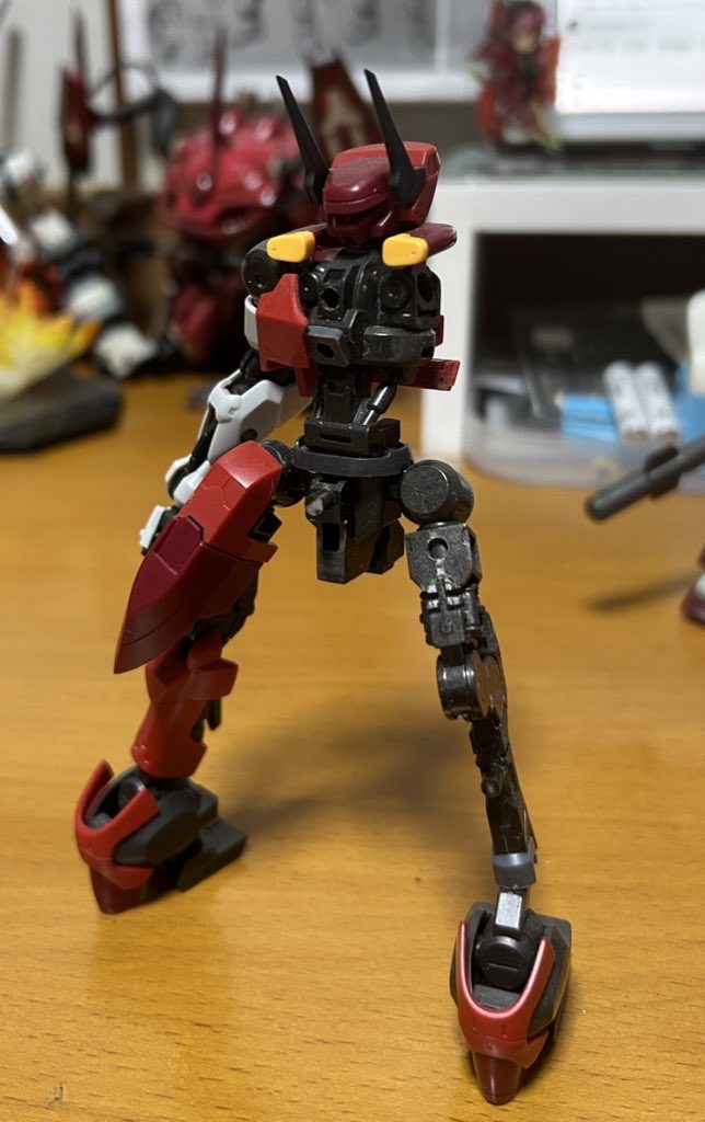 ユーゴーのヘキサフレームに境界戦機ニュウレンの外装を着せただけです。