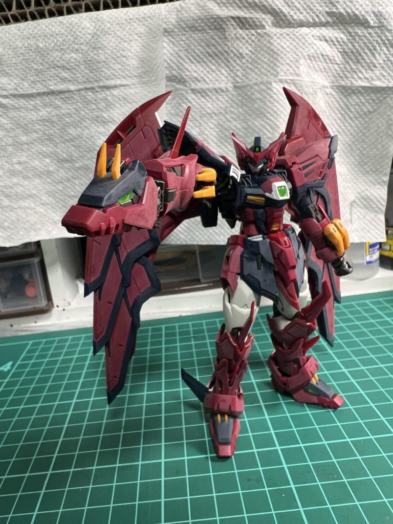 ここからは仮組・構想案になります仮組①ここではエピオンの足パーツをドラゴンハングにできるかな取り付け確認をしてます元のカラーリングでも似合ってますね