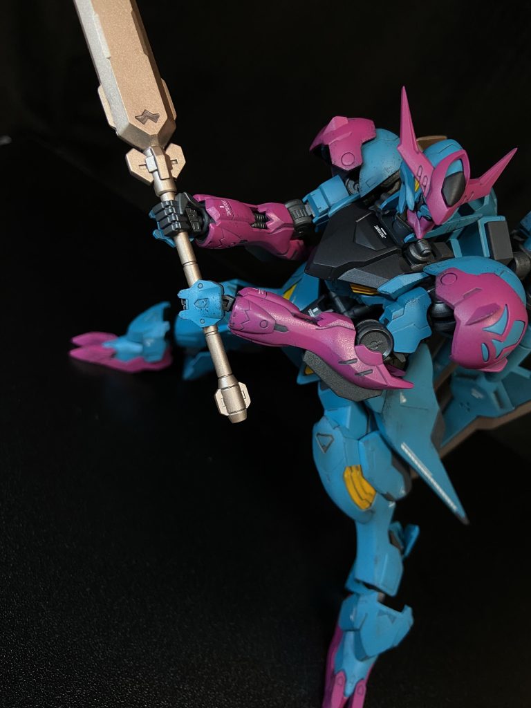 ソードメイスはカッパーでメタリック塗装。重厚感を求めました。