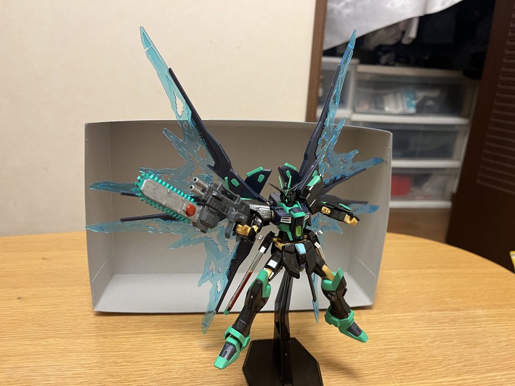 戦闘能力について時間停止能力や自己強化機能など、長期戦を優位に進める圧倒的なスペックは、フォースインパルスガンダムエクストリーム、ハーデスインパルスガンダム黄泉冥王などのような最強クラスのMSには及ばないものの、それでも強化前のストライクフリーダムガンダムを遥かに凌駕する戦闘能力を誇る。