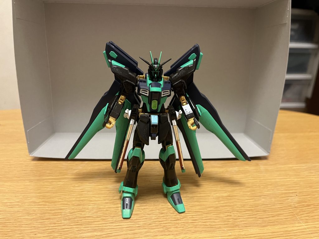 機体名:クロノスフリーダムガンダム全高:18.88m重量:85.09tストライクフリーダムガンダムがDG細胞に感染した事で、変貌を遂げた強化形態。略称は、フリーダムC。パイロットは、キラ・ヤマト。※ただし、IF版になります。