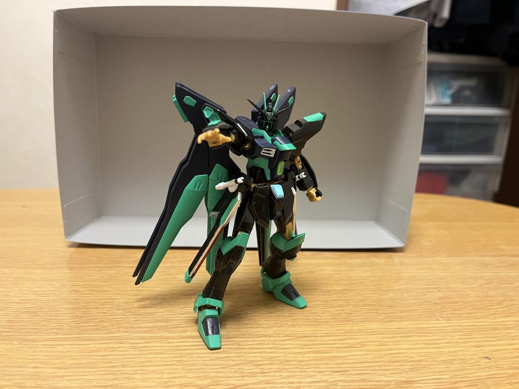 これだけでも高いスペックを誇る本機だが、その真骨頂は以下の特殊能力である。時間停止能力DG細胞の力で獲得した特殊能力であり、その名の通り、時を強制的に停止させ、自分の任意のタイミングで再び動かす。この能力には、相対性理論や物理法則を無視する性質までも併せ持つ為、時間が停止している間は、本機及びそのパイロットだけが自由に行動でき、無防備な者を一方的に攻撃できる。停止中に攻撃された相手は、攻撃が当たった瞬間だけ時間が動くため、時間停止中は「本機も敵にダメージを与えられない」と言う欠点は無い。この時間停止の発動には、膨大なエネルギーを消費する為、時間停止の制限時間は最大60分となっている。60分が経過すると、停止している時間が強制的に再び動き出す。有効範囲は、銀河全体の星々にも及ぶほどである。ただし、流石に異世界にまでは干渉できない。この時間停止は、アルティメット細胞やDG細胞を使用したMSにも有効だが、特殊能力への耐性を持つMSや細胞の力自体が強すぎる為に能力や機能を無効化できないMSは時間停止の影響を受けない。