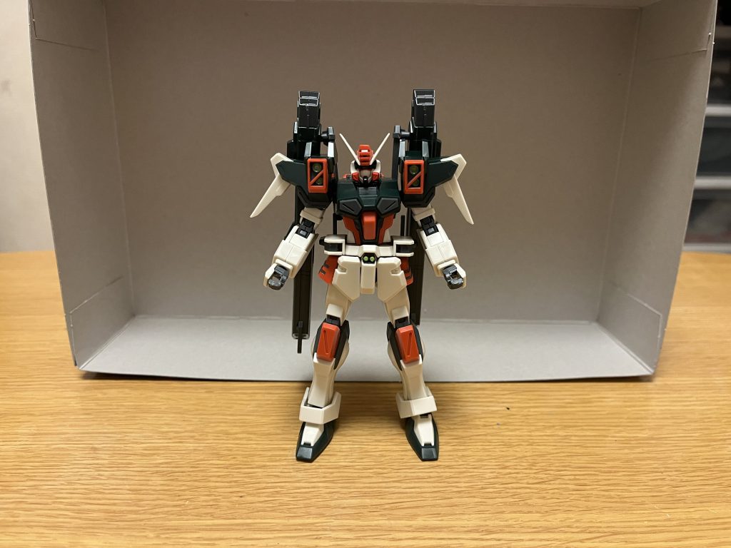機体名:ライトニングバスターガンダム全高:18.86m重量:99.77t数多の大戦後、行方不明だったGAT-X103 バスターが大改修を施された機体であり、同時期に改修されたデュエルブリッツとは事実上の兄弟機とされる。元々はユーリ・アマルフィやエザリア・ジュールらが、廃棄された本機を試験用に改修したものであり、モルゲンレーテ社で改修されたストライクフリーダム弐式などと同様に実戦を想定していない。パイロットは、ディアッカ・エルスマン(IF版)。