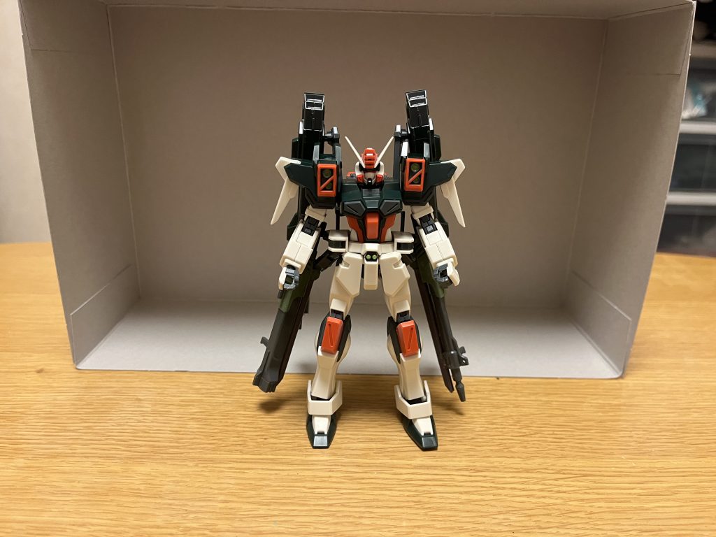 機体名:ライトニングバスターガンダム全高:18.86m重量:103.77tライトニングバスターガンダムが、両腰部にガンランチャーと収束火線ライフルを装備した強化形態。名前の由来の「ラスト」は、アカデミー時代の亡き同期ラスティ・マッケンジーから取られている。パイロットは、ディアッカ・エルスマン(IF版)。