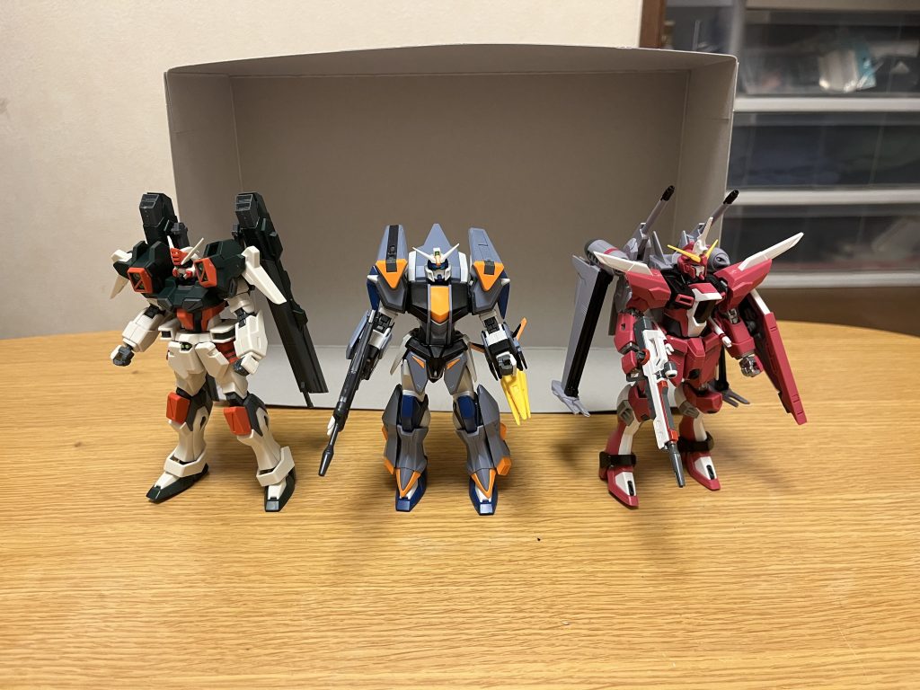 元クルーゼ隊メンバー(デュエルブリッツとインフィニットジャスティス弐式)と並べてみました。