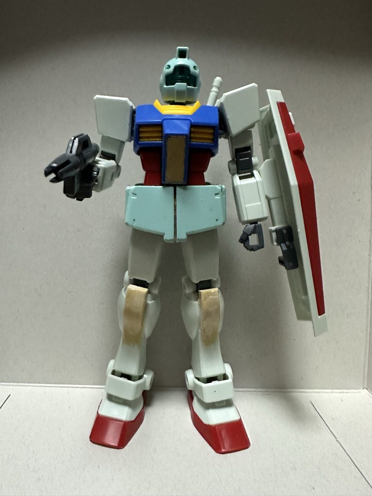 するとこうなります。でも青や黄色とかあるとまだガンダム味を感じますねw