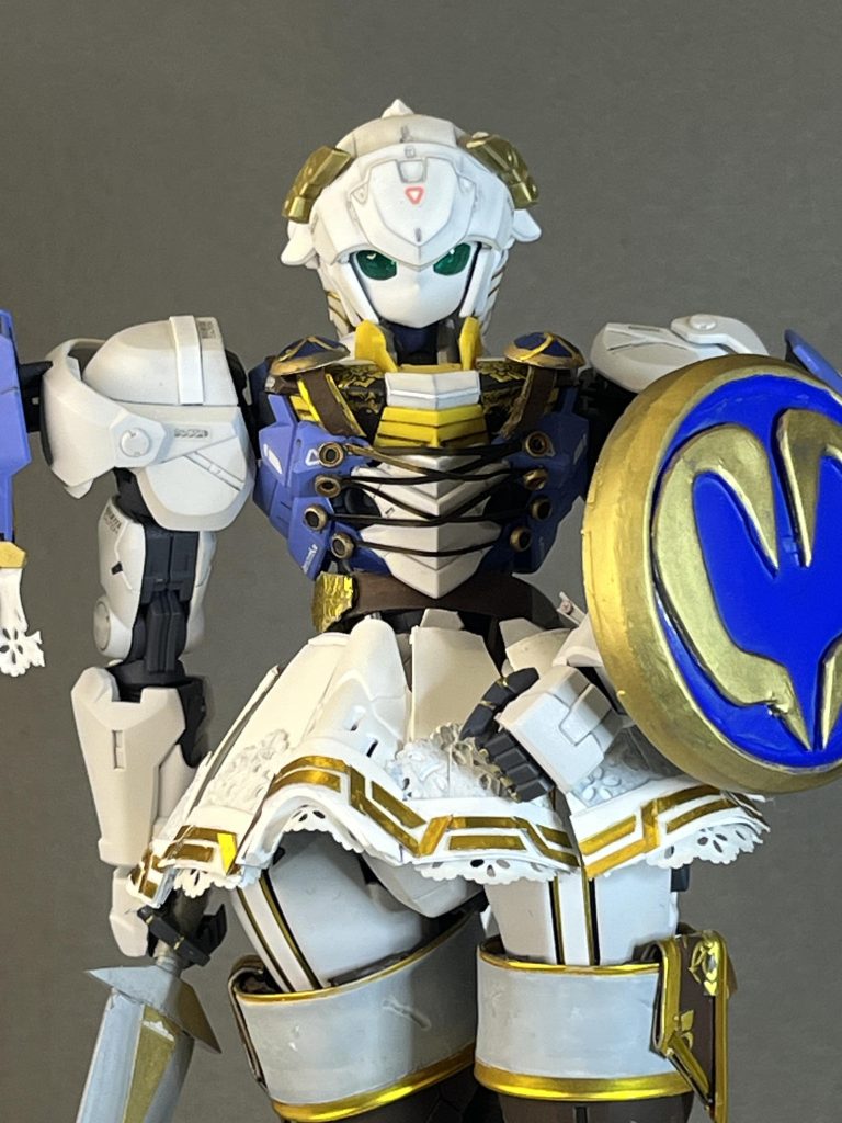 もともとエアリアルは全体的なフォルムが女性的になっているので、頭部以外には骨格の改造やミキシングは行わず、足回りや腰スカート、腰周りのディティールをそれらしく追加しました。