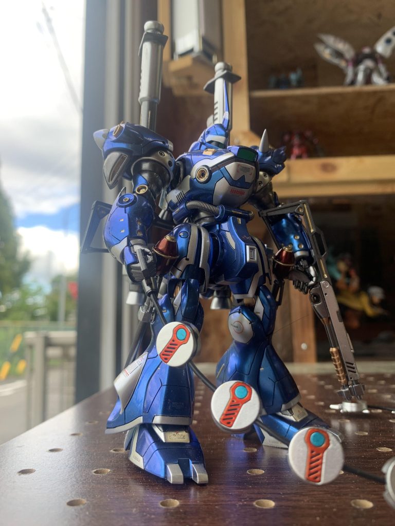 今回はプラ板工作は少なめでスジ彫りと色分けがメインですが…スジ彫りも色分けもハミ出しまくってます(泣)マスキングが甘かった…遠目に見る分にはバレ無さそうなのでヨシとします。