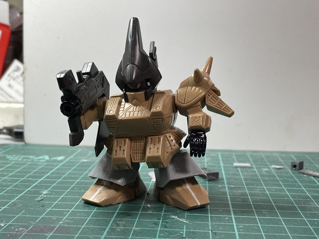 足の幅増しと脛の作成。まだ脛は前面しかなく、角ばっている。、