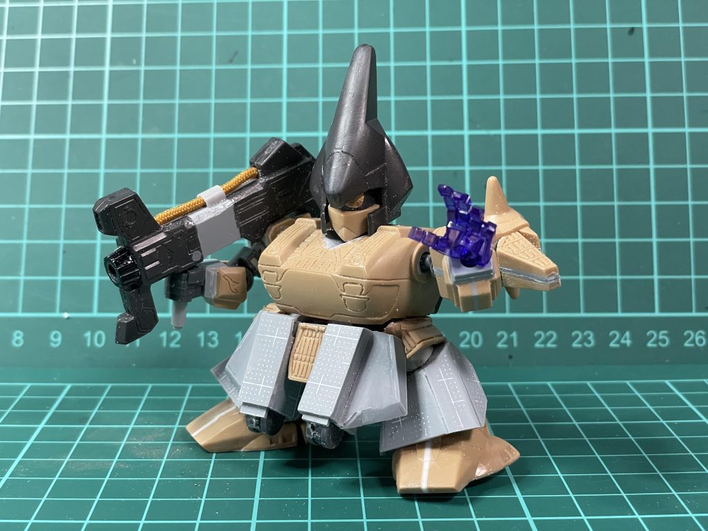 ヘルジャーク砲を延長、腕をもろもろ加工、股関節拡張、フロントアーマーのスクラッチ。隠し腕部分も作成