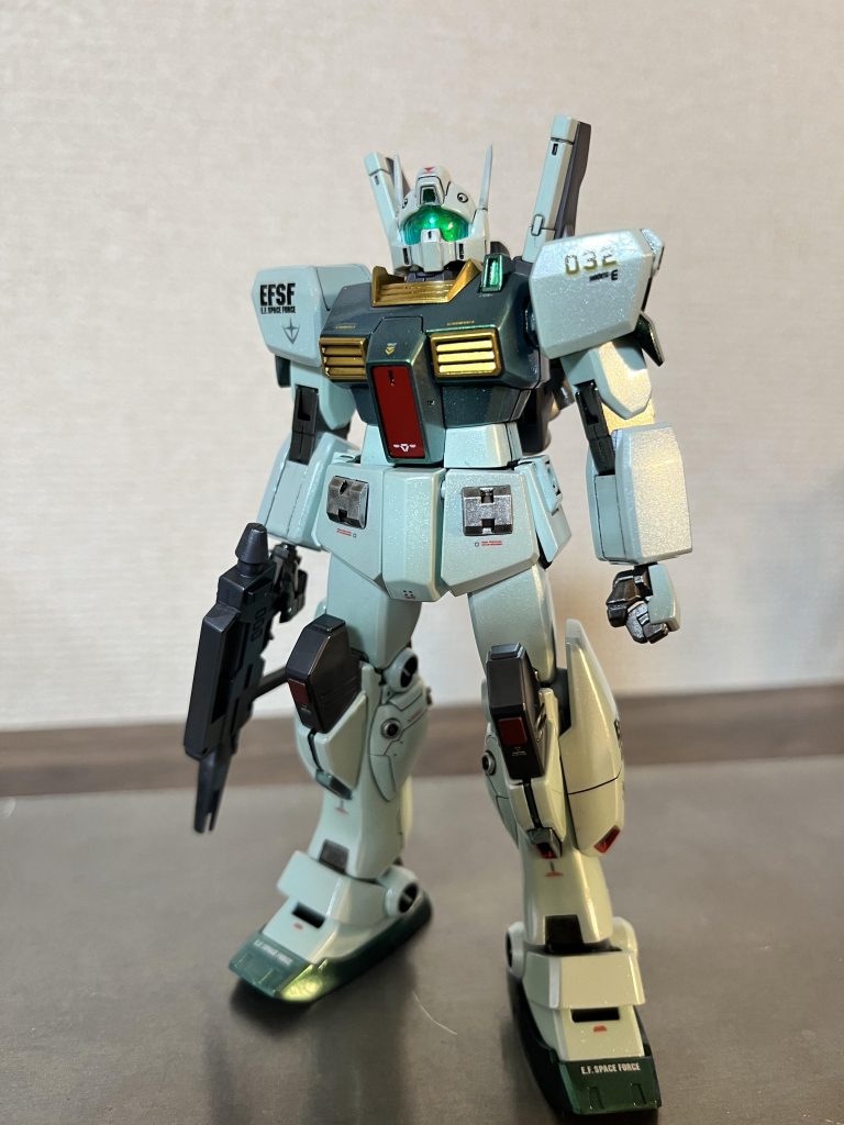 オプションパーツを外した方がスッキリしてジムらしくて好きかも。