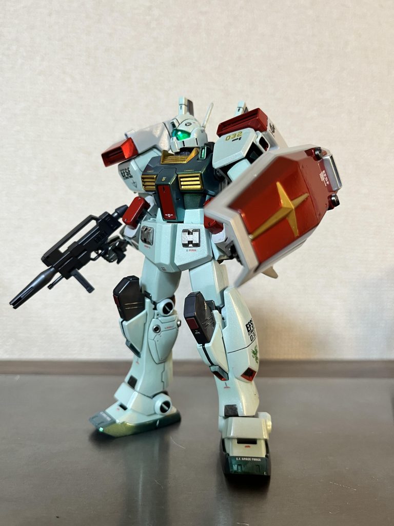 Mr.クリスタルカラーのトルマリングリーンとムーンストーンパールとルビーレッドを使いましたが、どれも発色が綺麗な塗料ですね。