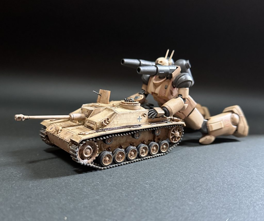 砲塔がなく、撃つ方向に本体を回さないといけないという点では戦車よりも突撃砲の方がガンキャノンに近いのかもなって思いました。