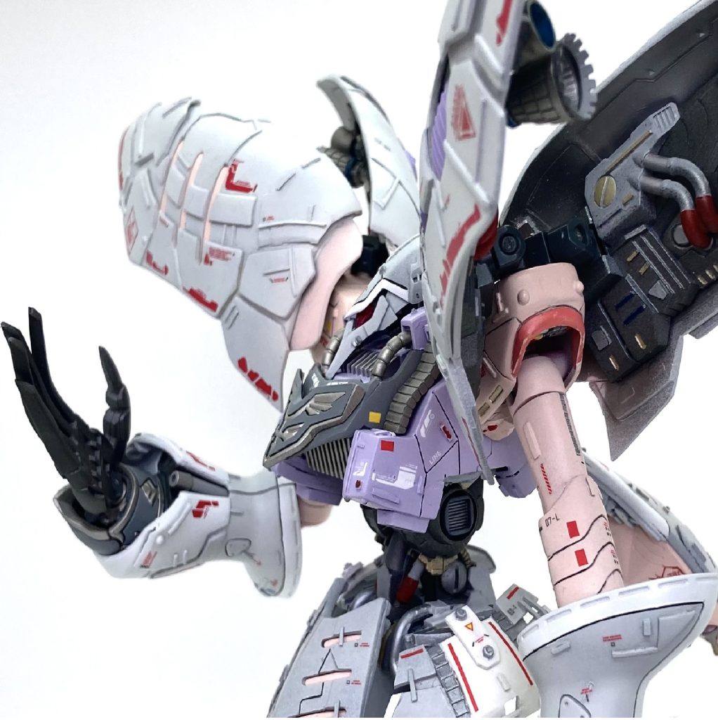 キュベレイの羽?アーティファクトのキュベレイみたいにしたくてプラ板ベタベタ付けたら凄く重くなり、裏側から補強してます💦色々面倒でした😅