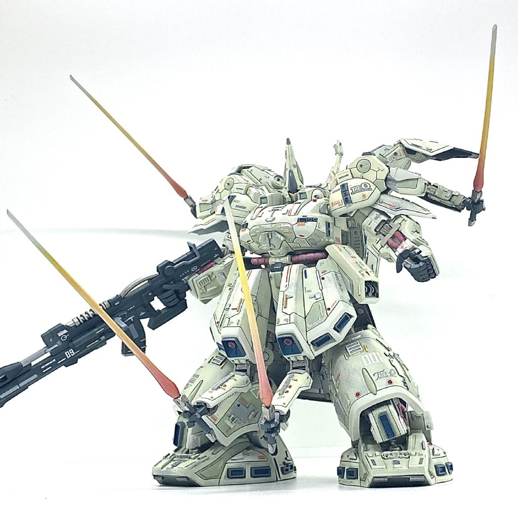 メインの腕は自由にサーベル4本持たせてラスボス感を出しました。