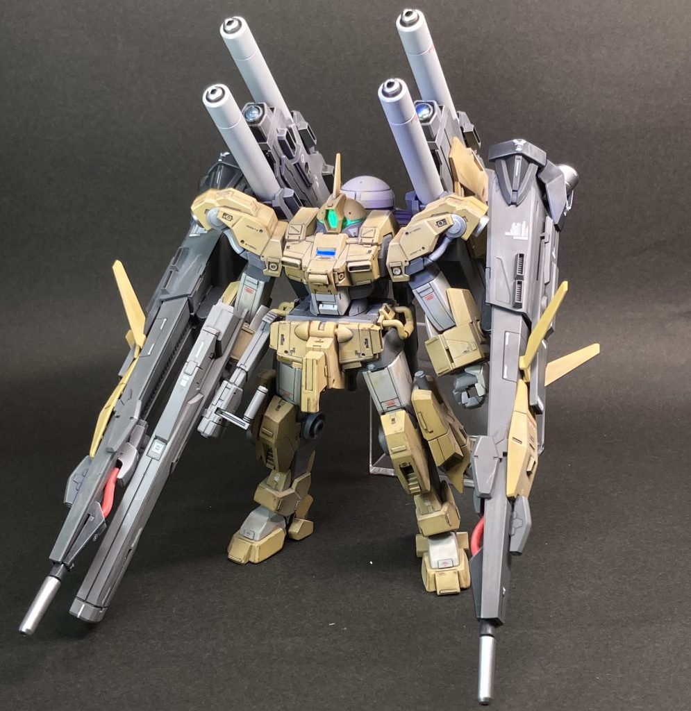 　冗談はさておき、｢水星の魔女｣のチュチュ先輩って｢強力なMSに乗せてあげたい！そして、大立ち回りを見せてほしい！」って思ってしまうキャラじゃありませんか？(←私だけ？）・・・と言うわけで、デミバーディングにオプションを追加して、チュチュ先輩専用のアサルトパッケージを考えました。（←本編での設定はどこ行ったんだよ！）　　両腕にバインダー×２、背部にバックパック×２を装備しています。それぞれ、基本的には推進器＋ビーム砲という構成です。 