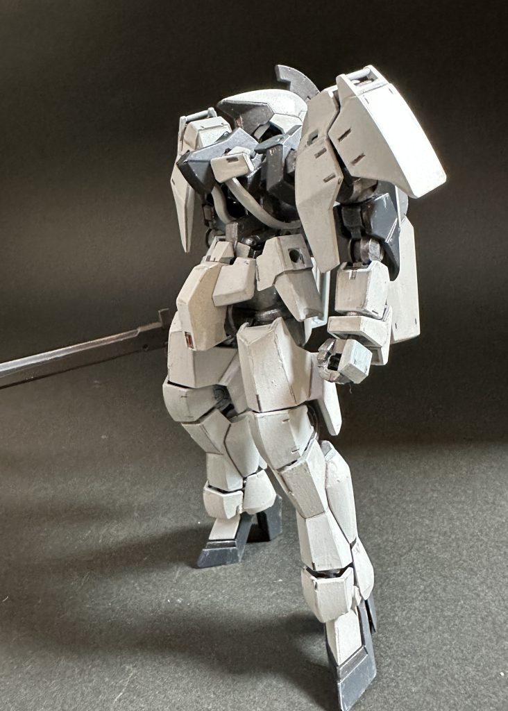 バルバトス第６形態あたりをこういう感じで塗ると似合うかもしれませんね。