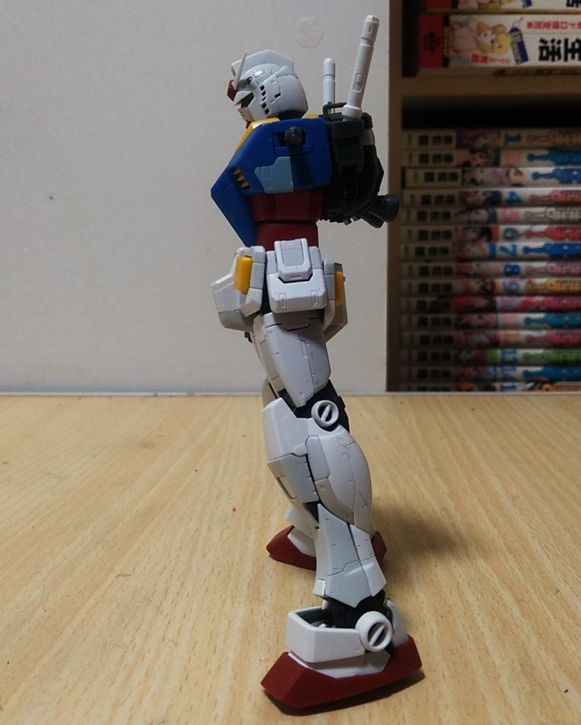 胸部と腰の稼働範囲をコアファイターが入ったままでも少し稼働するようにしてます。