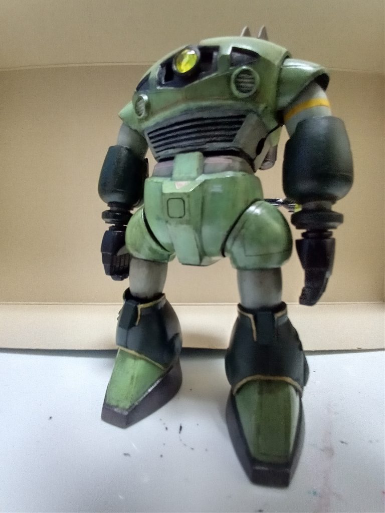 胴体を分割してマグネットを埋め込んでいるため一応動かすことは出来ます。ただ、他の関節部は特にいじっていないので可動は旧キットなりです。結局ほぼポーズ固定なので無駄な努力だった気もしないでもないです^^;