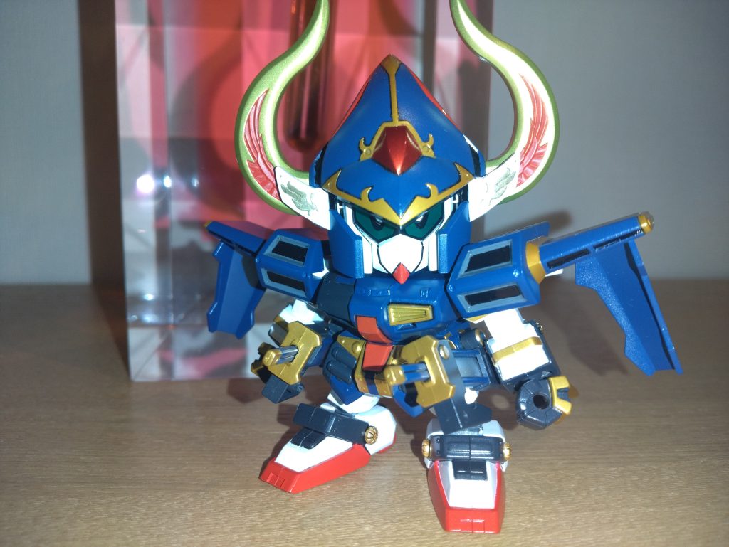 角は本来のメッキなのですが、赤塗装する際にメッキが剥がれてしまったので、覚悟を決めて全て落としました今回初めてメッキ落としましたがかなり勇気がいりますな刀はガイアのEXシルバーを初めて採用、発色が良すぎて感動しました。もっと早くから使えば良かった…写真ではわからないと思いますが、塗装後スミ入れで足が割れましたどうにもならないので放置ですがショック過ぎます(gundam-kao10)合わせ目からエナメル溶剤が入り込んで割れたと思いますが塗装後に割れたのは初だったのでびっくりです。 