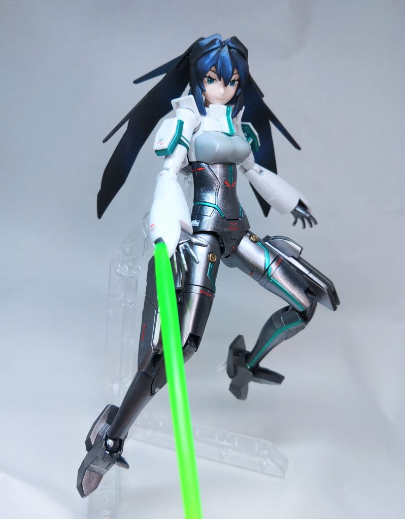 表情パーツ使用状態。このキット、瞳デカールが付いているのですが、睫毛まで立体的に造形されているのでデカールを貼るのになかなか難儀します。