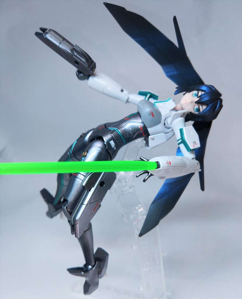 胴体の稼働がないに等しいのでバク転は少しばかり厳しいようです。