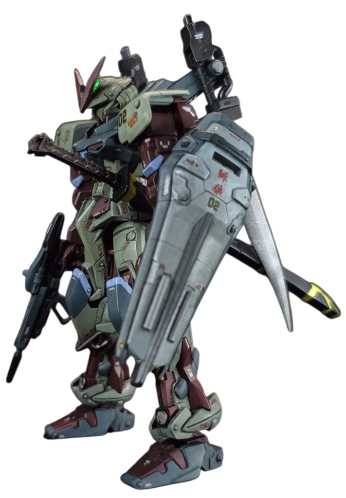 そして残念なことが発覚します。この子のマニュピレーターでは、ヒートソード握れませんでした〜😱！さらに手甲がエナメルで割れてしまい接着したため、武器の持ち替え不可となりました😭。