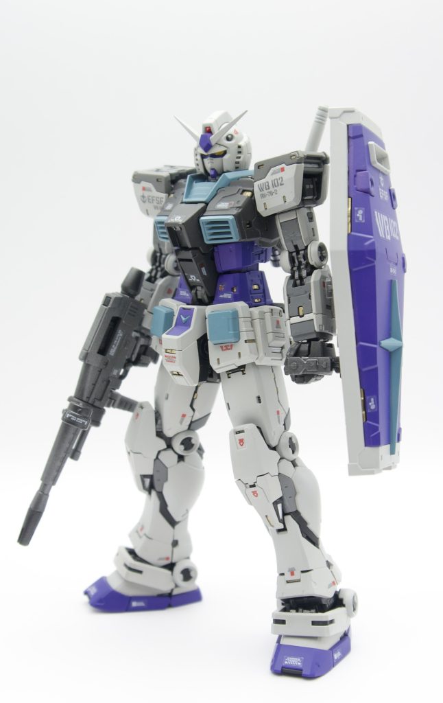 フレームや武器はいつも通りガンメタサフのみグレーと紫部分、水色はグレーサフからはじめてますガイアカラーのグレー2(本体色)ガイアカラーのグレー3(腕や肩のグレー)グラファイトブラック(胴体)ガイア紫(脚元や盾等)ガイア水色(腰や首部分)