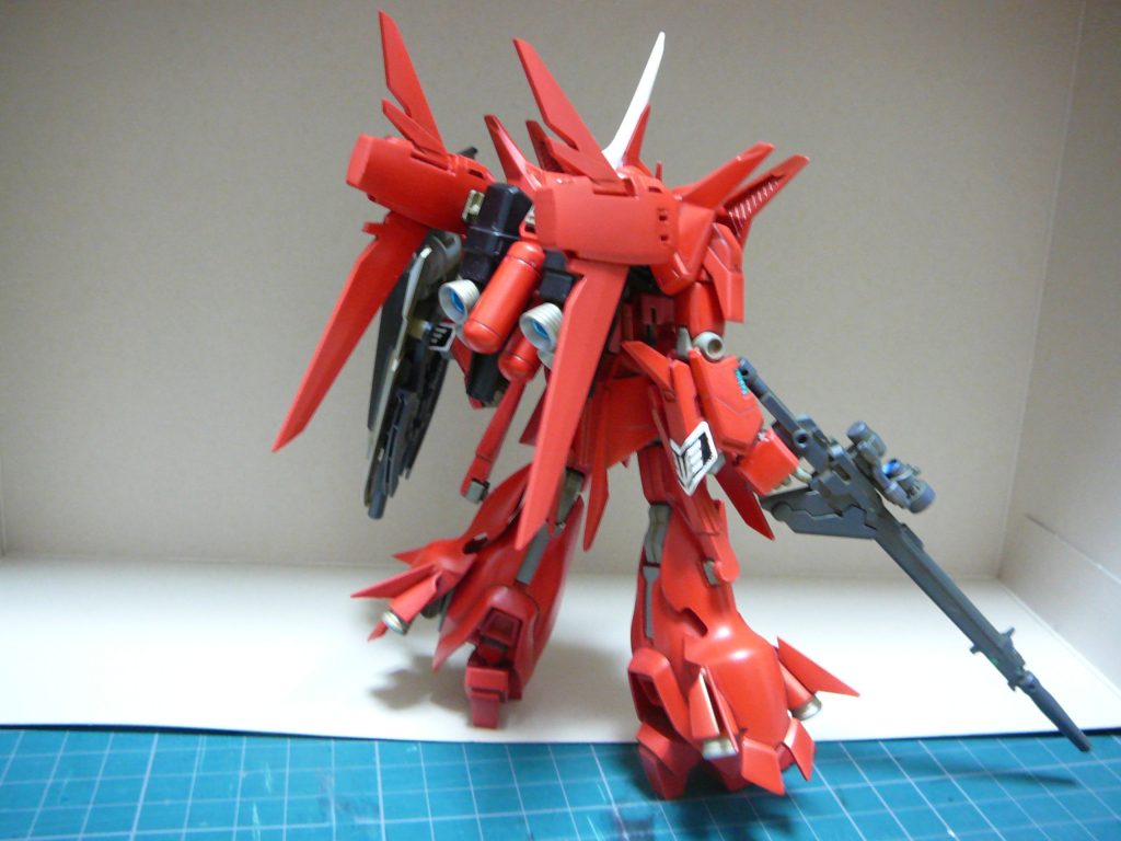 足の追加パーツはウイング部分を含めかなりラインが違ったので削り作業メインに加工しています。