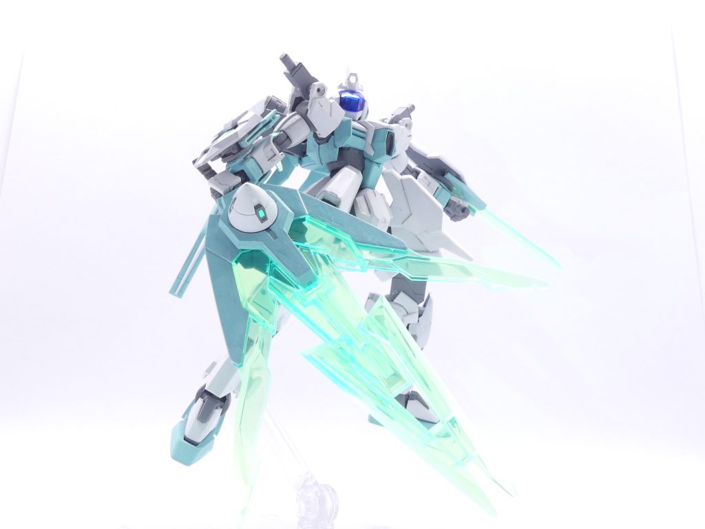 GNバーストバスターソード:ドライヴそのものを大型剣に変化させる機構。アルザスとしては「マサムネ君のザンバーソードまねしちゃった」らしいがその機構自体は(NEXus)打ち切りのため完結編の小説パートでしか出していない。クリアパーツ各種・3Dメタリックシールはキットのまま使用。メタリックシールはPET製。よく光るけど曲面には貼れません。