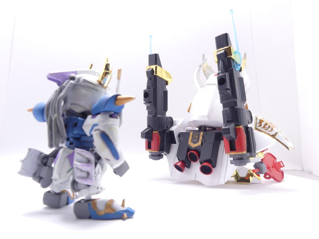 あの豪華大将軍･･･一体何者なんだ･･･筆者です。とにかく今回は難産というかこれでも理想の６～７割しか出せてないというか･･･何というか、自分は先人達のようにはうまく作れないんだなと思う次第です。それくらい苦労した今回はガンドランダー。過去にサダルスランダーとかを上げましたが、今回はガンドラ本編のフォーミュラル一族にインスピレーションを得た物。当時っぽいドラゴンフュージョン、そして筆者独自のドラゴンクロスフュージョン（これについては後述）を備えた大作となりました。