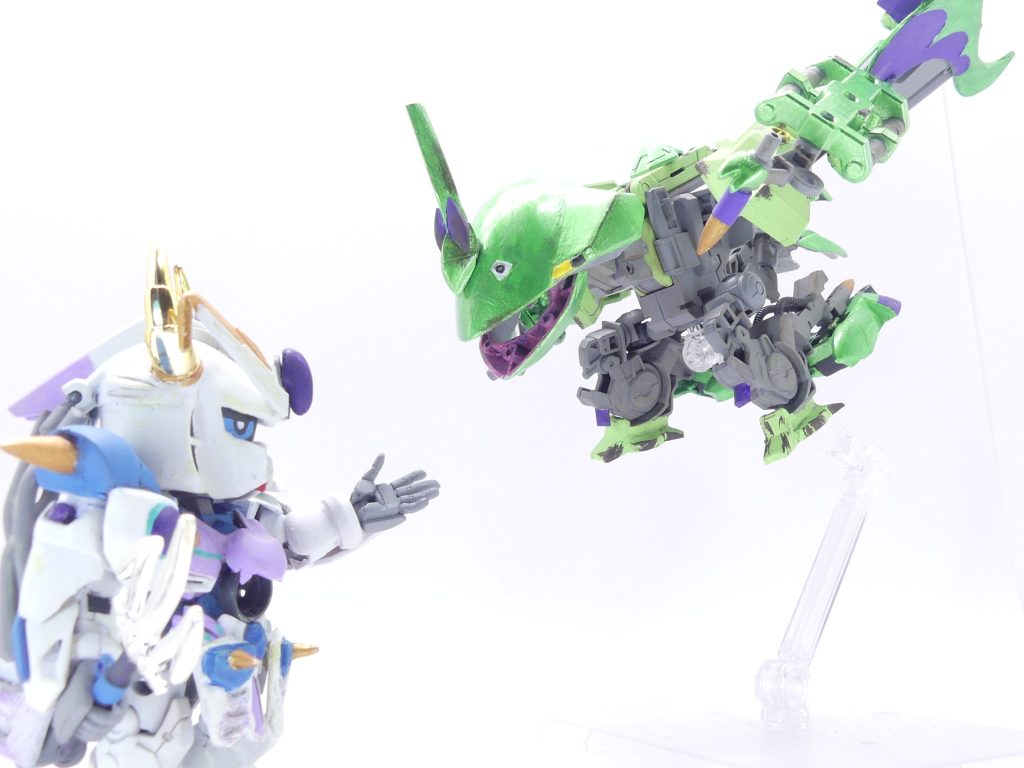 ハイゼンＩＩ、つまりウーンドウォートの腰パックで構成された頭はドラゴンと言うよりサンショウウオ感を出して･･･スタンドにも対応。そして腰パックをちょっといじったことで口の開閉が可能に。