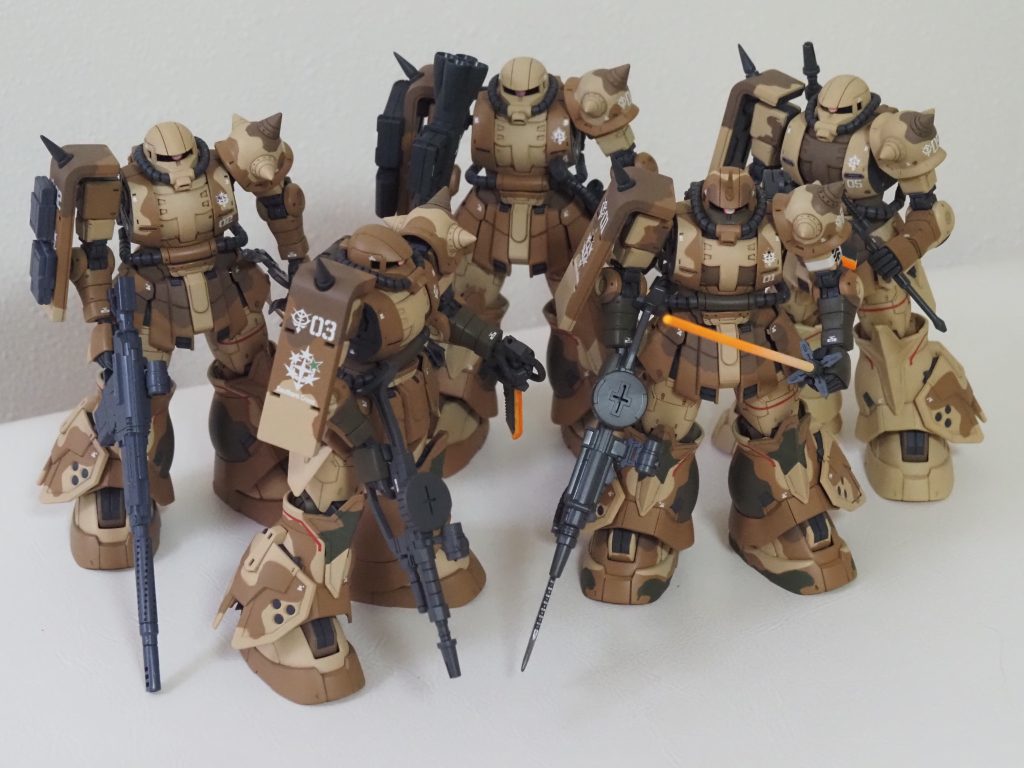 各機の迷彩模様が少しずつ異なるのは、５機が纏まって行動したときのカモフラージュ効果をより高めるためなんだろう、と勝手に解釈しています。