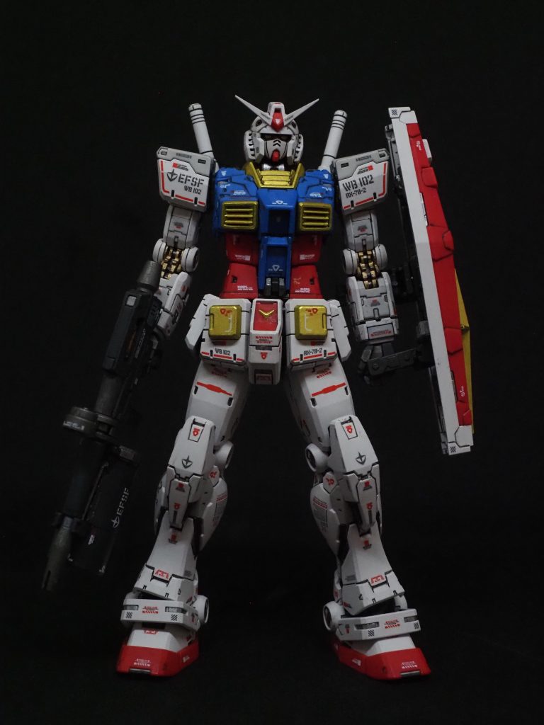 フレーム、武器、バックパック全塗装。外装、シールドは部分塗装でトップコートはつや消しを筆塗りで仕上げした。アンクルガードが歪んでる。詰めが甘いですわ