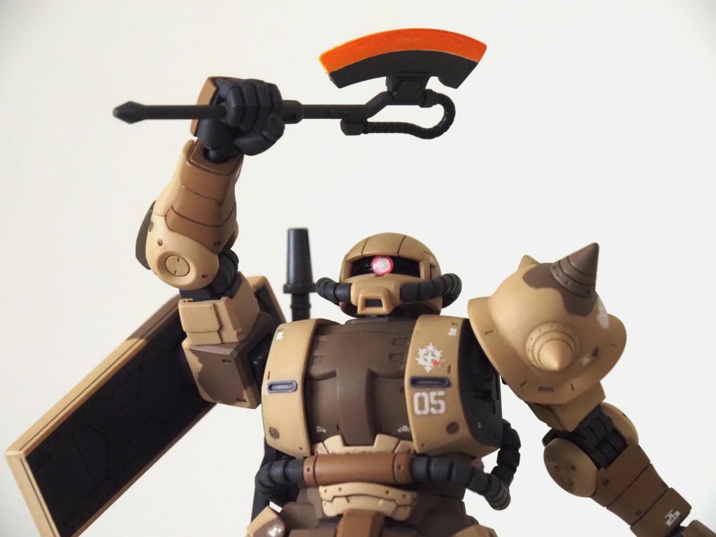 モノアイはH・アイズに交換しています。