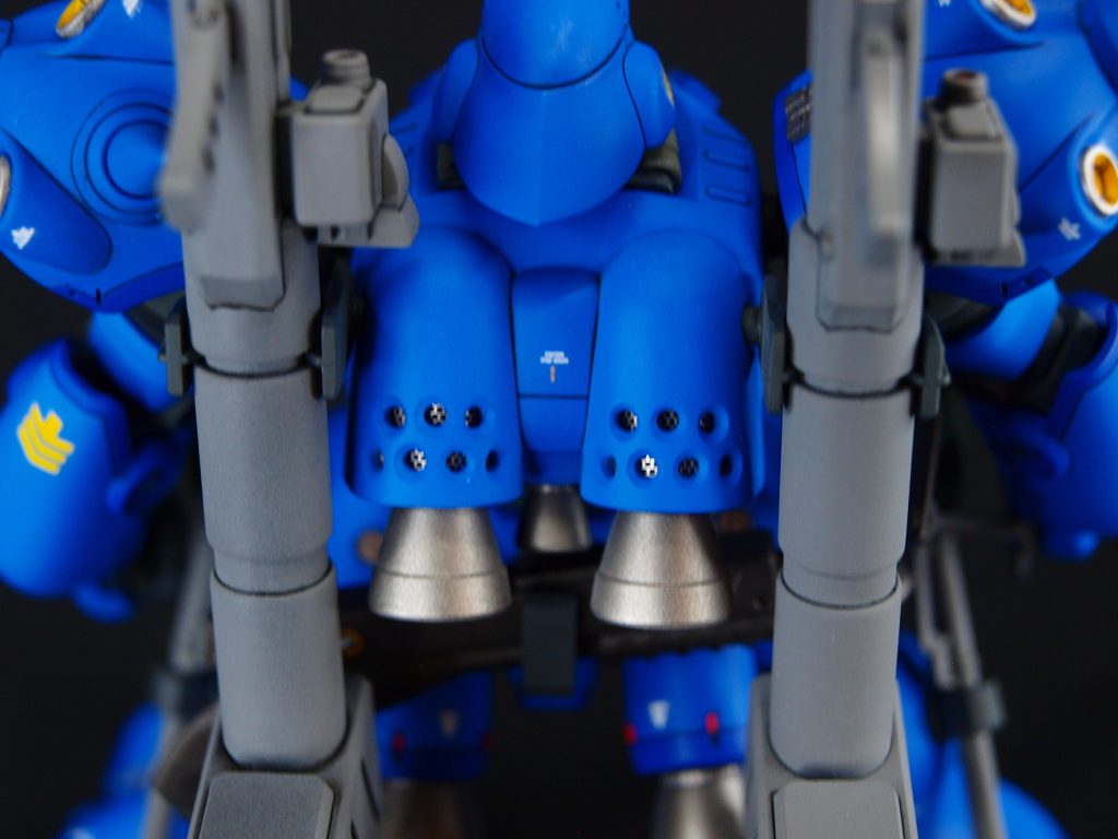 パックの穴ディテールは、穴明けてメッシュパーツを貼りました。