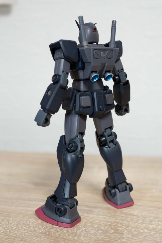 スラスターはお決まりのガンダムメッキシルバー+メタリックブルー。