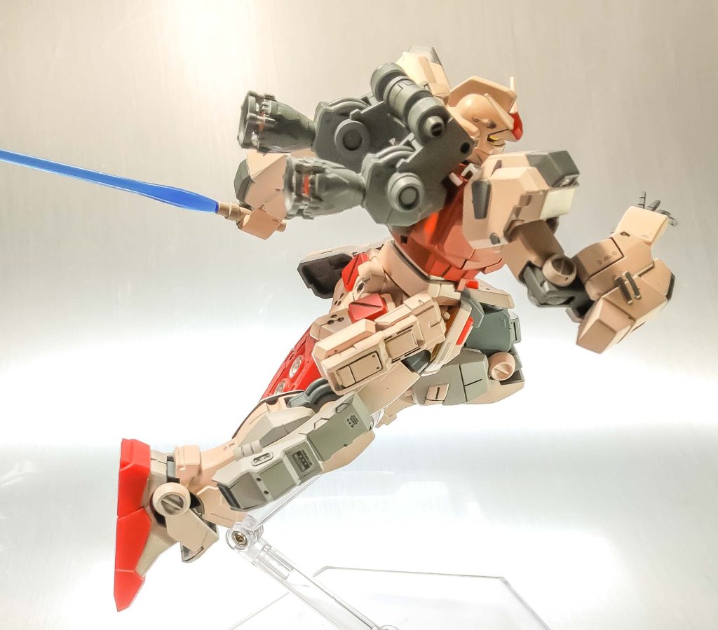 背中のランドセルはユニコーンの膝関節を加工した物に市販のバーニアつけたものです。可動式の感じがちょっとでも出ればと。