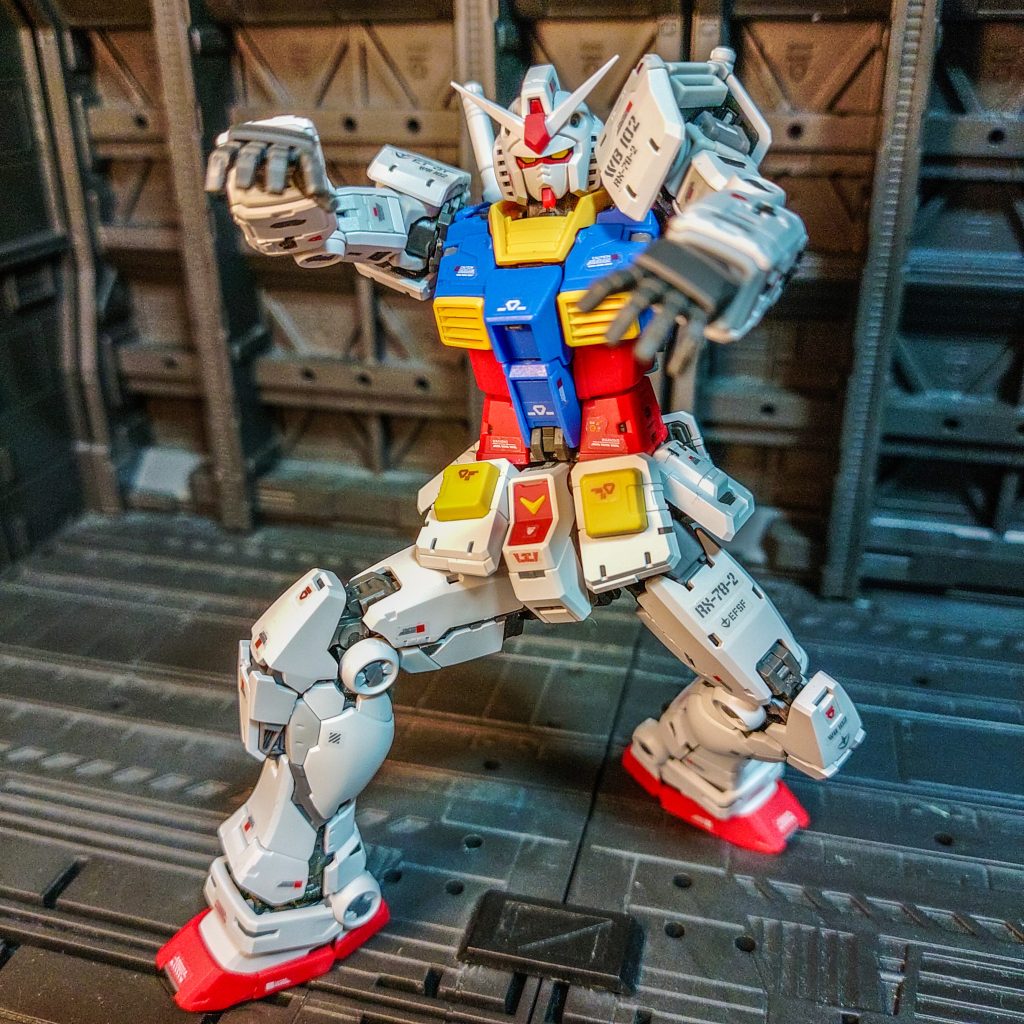 V2コイツ、まだ動くのか？組み中に思ってた通り所々のパーツが外れずもの凄く動けてポージングできる！バケモノか！ 