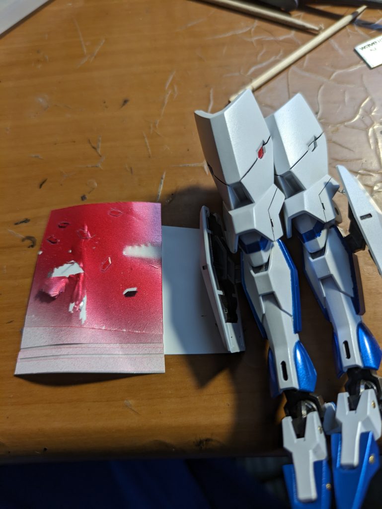 蛍光部も細かいところはシール(多少不揃いでもわからんやろの精神)