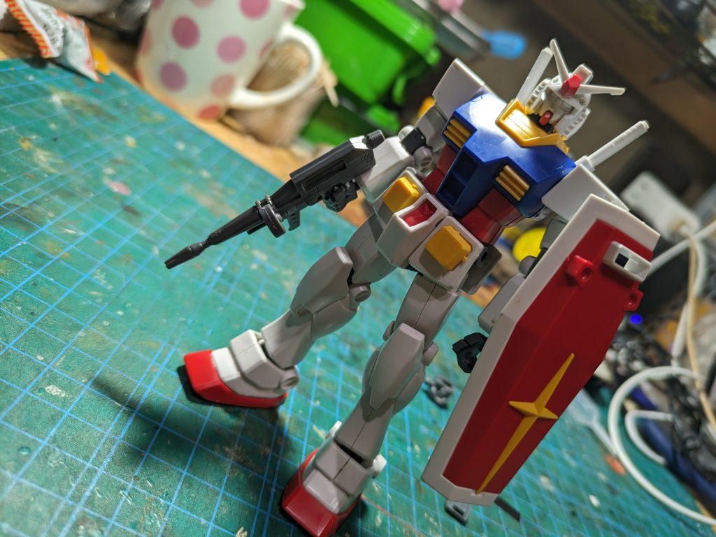 合わせ目が目立つひと昔前の懐かしキット。