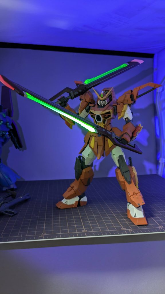 分割してもこんな感じです。先端は赤熱エフェクトを盛り込んでます。