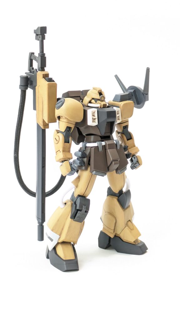 ライフルはネオジム磁石でバックパックのラックに懸架可能です