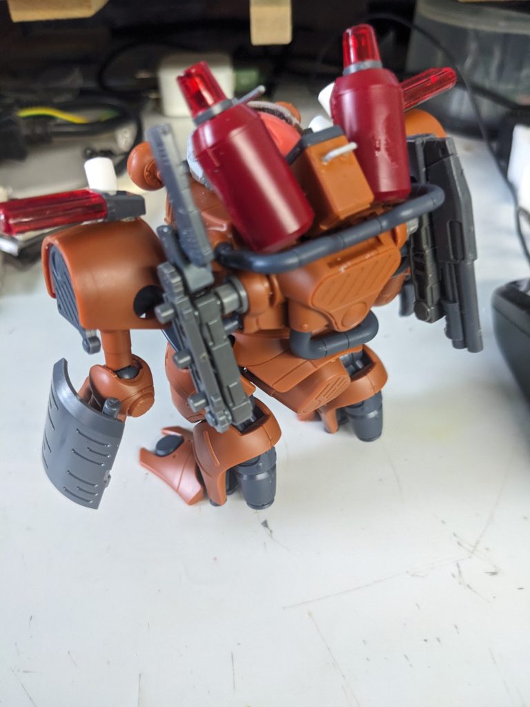 手の動きにサブアームが干渉しないかどうか考えました。