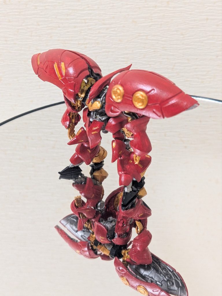 斜めのショットもイカツイ感じです。流線形で武装もゴツクないのに威圧感ありますね。いやー。毎回言ってますがアーティファクトの造形は素晴らしい。