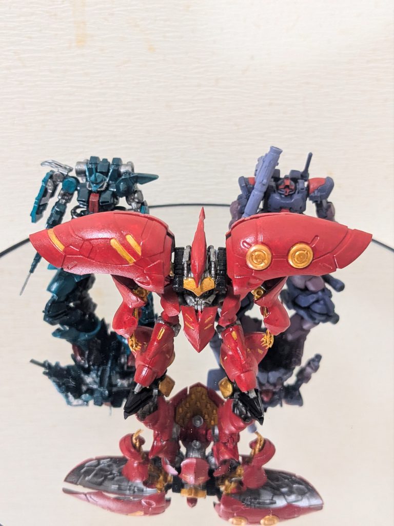 これまでのジオン系機体のスリーショットです。