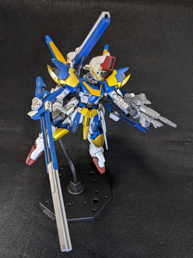 塗装剥げが怖いのと、ごてごてし過ぎて動かし難くって、あまりポーズ変更出来ませんでした。