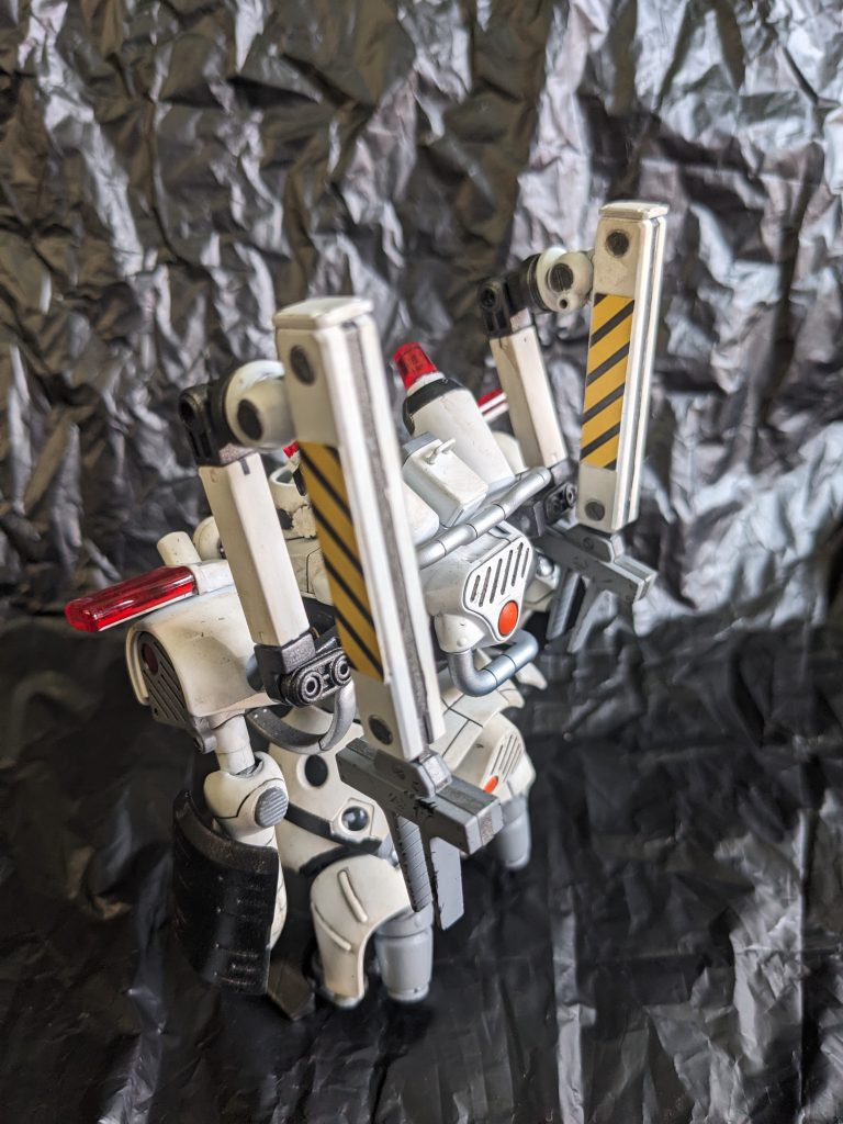 とはいえ、そこは改造大好きな日本人である、もともとドラッケンEには本来のマニュピレーターのほかに重機使用のアームが存在しており、付け替えることにより状況に対応する機構が存在したが、これをそのまま増設したサブアームの気候にくっつけた。